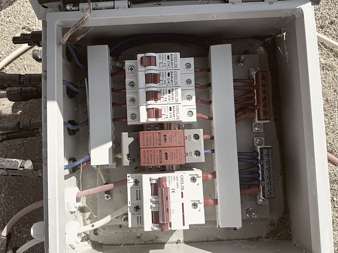 Combiner box interior